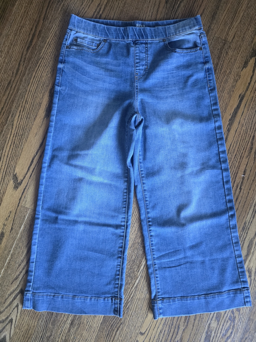 a.n.a Wide Leg Crop Jeans in Blue Size: Medium